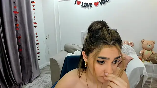 Chat XXX en directo de GoldenHeart_1