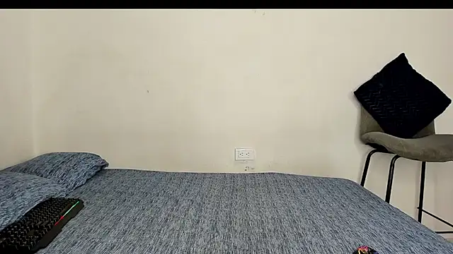 evanscollins Adlı Modelin Canlı XXX Sohbeti