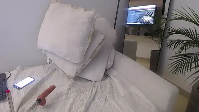 Chatroom XXX en direct de MIYESSI