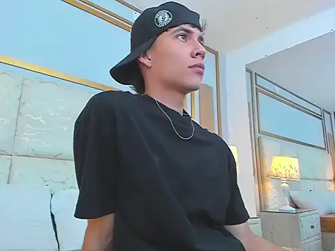 AronTawers Webcamshow