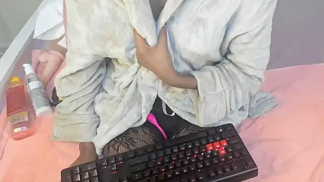 mapeees Adlı Modelin Canlı XXX Sohbeti