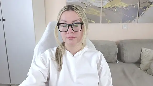 ElyaSoftTemptation live XXX chat