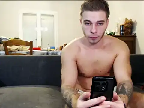 Elkafit28: διαδικτυακό σόου στην κάμερα