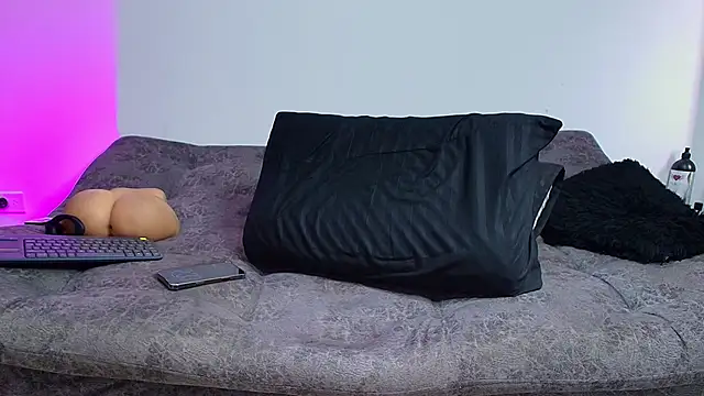 Chatroom XXX en direct de BrayaanFit