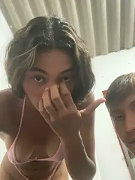 GeorgiandCoi: διαδικτυακό σόου στην κάμερα