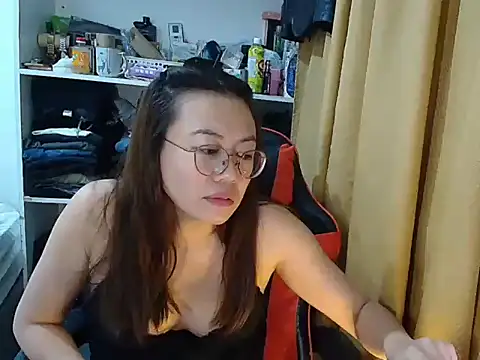 crizzybel: διαδικτυακό σόου στην κάμερα