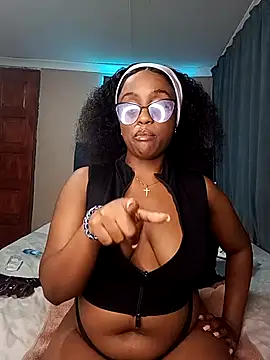 Queen-Chocolate's Live XXX Chat