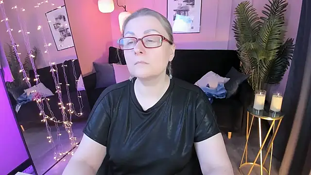 Czat XXX na żywo – AlexandraKind