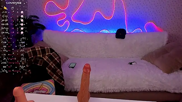 Lilith_Sora: διαδικτυακό σόου στην κάμερα