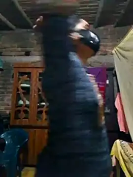 Hot_Sweeti: διαδικτυακό σόου στην κάμερα