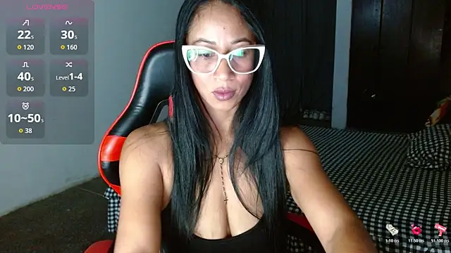 Emiliklauss22のライブXXXチャット