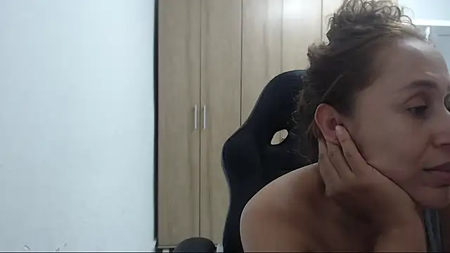 RoxanaLove9 即時 XXX 聊天