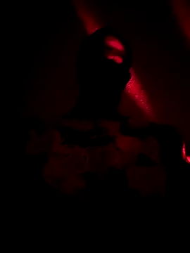 icyMike43: διαδικτυακό σόου στην κάμερα