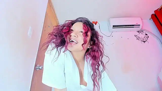 XXX chat uživo modela Emily_Coper18