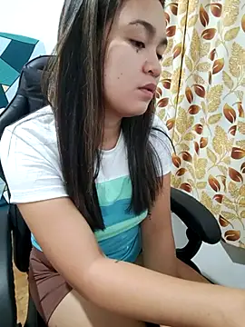 pretty_yesha élő XXX-chatje