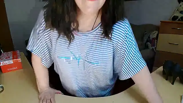 Lucretia_Goldi_ élő XXX-chatje