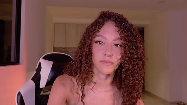 Chat XXX en directo de ChloeMoreti