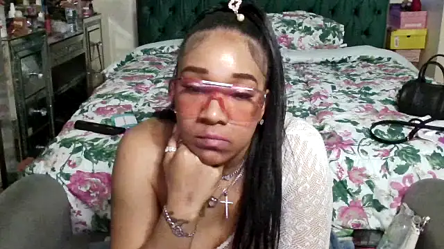 mzpretty444 Show in webcam