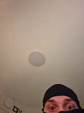 jesuisabiat: διαδικτυακό σόου στην κάμερα