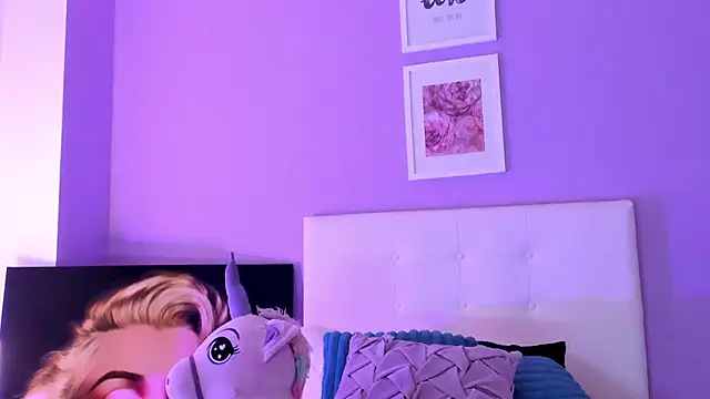 Chat XXX en directo de Charlotte11-11