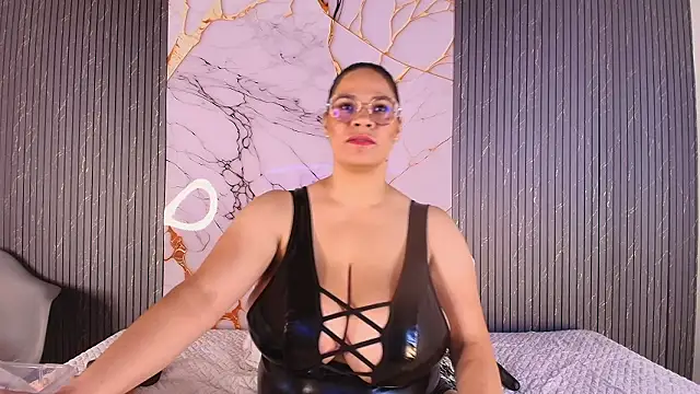 Show de big_tits_in_your_face na webcam