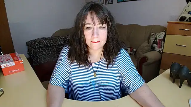 Lucretia_Goldi_ Adlı Modelin Canlı XXX Sohbeti