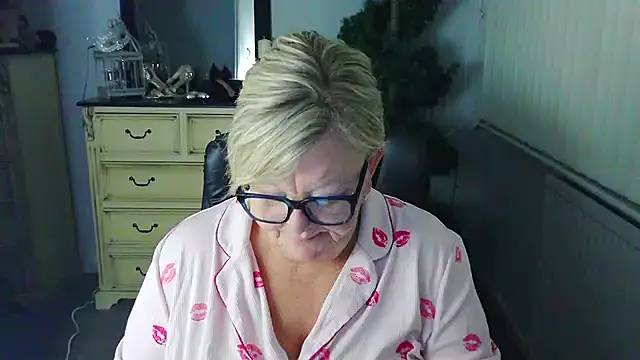 BridgetBlueEyes: онлайн-секс-чат