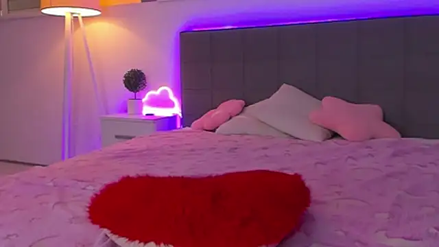 LuisaClover: онлайн-секс-чат