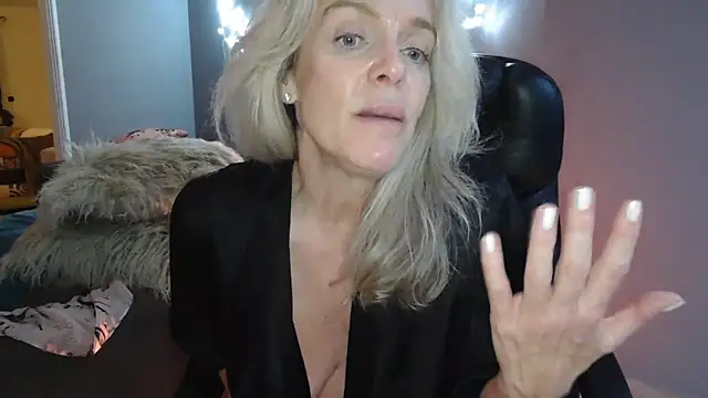 LadyMissNipsnLips' Live XXX Chat