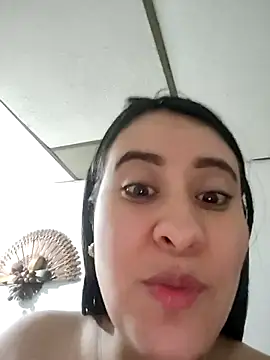 mialorents Adlı Modelin Canlı XXX Sohbeti