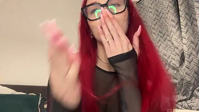 FoxyValentine Adlı Modelin Canlı XXX Sohbeti