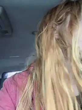 GoldenFlameGoddess Adlı Modelin Canlı XXX Sohbeti