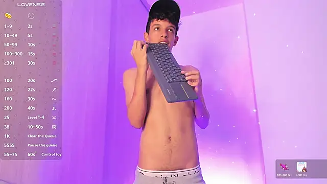 Maxfrost1: διαδικτυακό σόου στην κάμερα