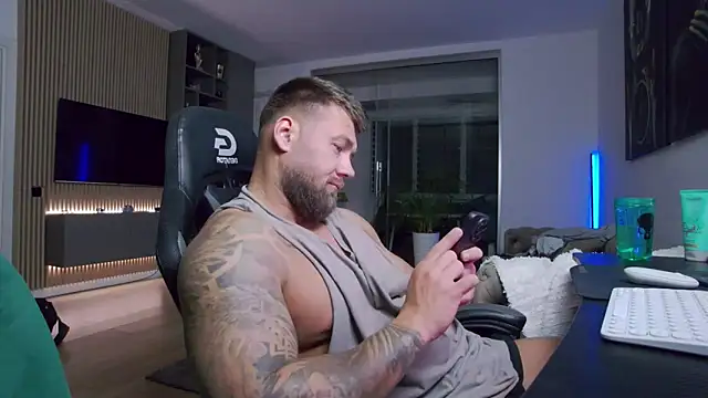 UbbeViking Adlı Modelin Canlı XXX Sohbeti