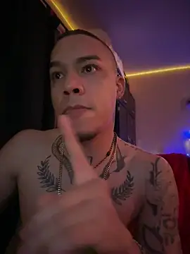 AlphaMasterXxx 라이브 XXX 채팅