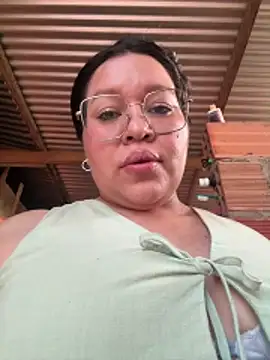 Chat +18 de Lovelipsbig ao vivo