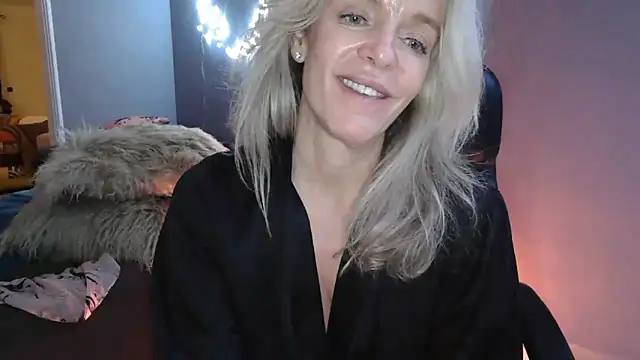 LadyMissNipsnLips Chat XXX in diretta