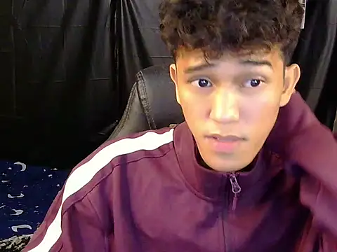 Chat XXX en directo de hugekenbigcock