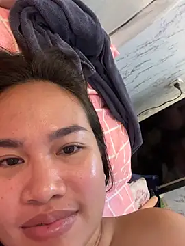 Ponthip 在線直播表演