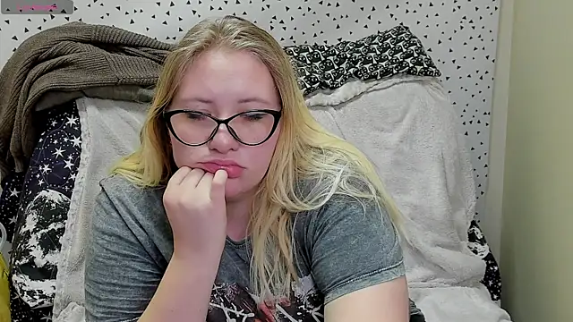 Puffybun élő XXX-chatje