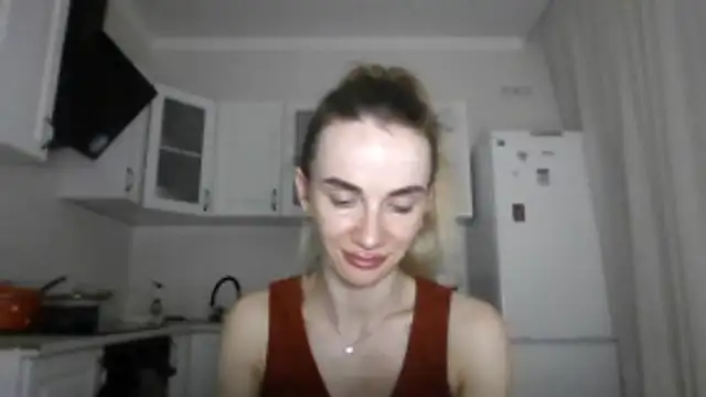 Chat +18 de AinyrVixxen ao vivo