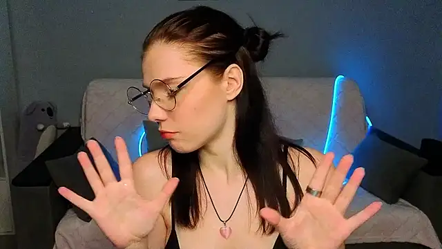 JinxMoon Adlı Modelin Canlı XXX Sohbeti