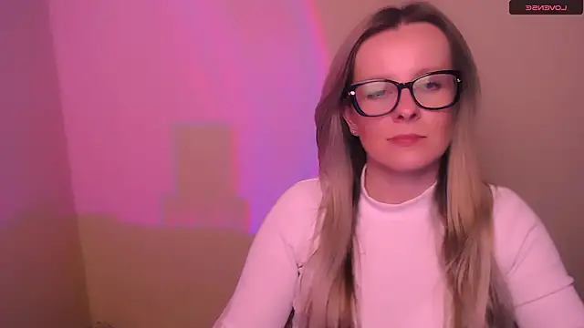 Show modela AnnePeach na web-kameri