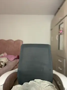 Emmily_19 Live XXX Chat