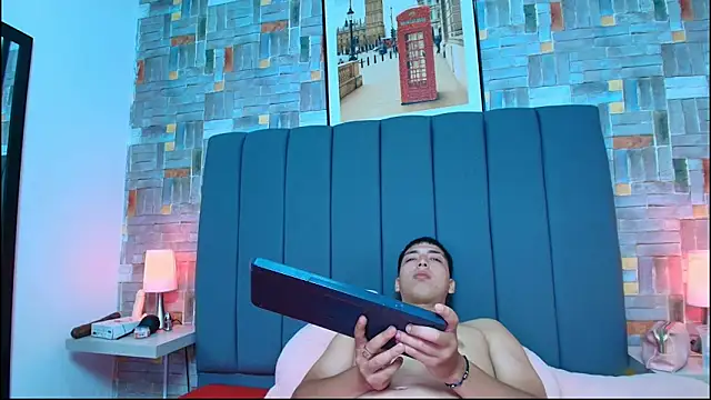 Chat XXX ao vivo de aaron_antonella_mds