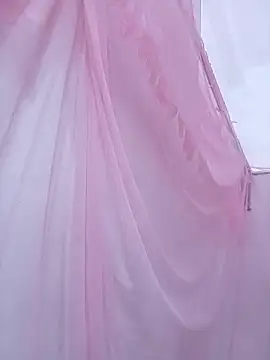 Phoebe-e live XXX chat