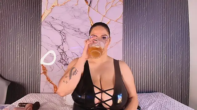 big_tits_in_your_face Show Webcam