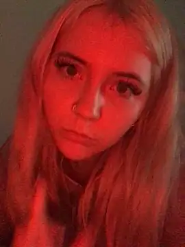 دردشة Blondie_Sofia_Essexbabe الجنسية المباشرة