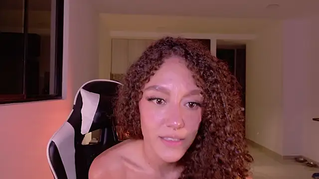 ChloeMoretiのライブXXXチャット