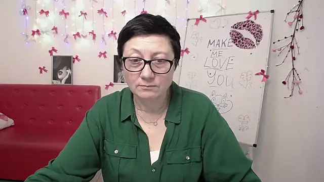 EmilyL0ve Adlı Modelin Canlı XXX Sohbeti